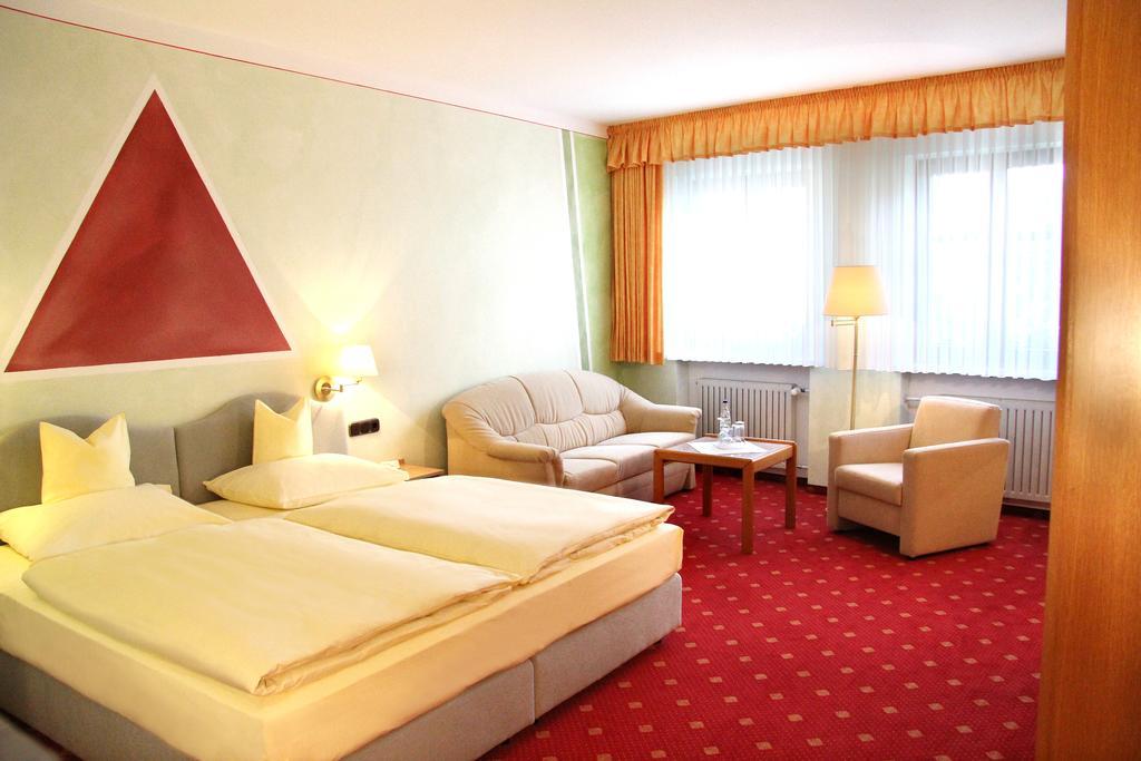 Hotel-Garni Goldener Schwan Bad Windsheim Phòng bức ảnh